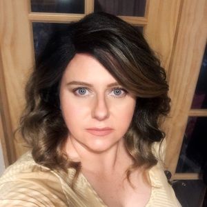 Meet your Posher, Leslie